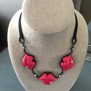 👄👄👄Betsey Johnson Lips Necklace👄👄👄